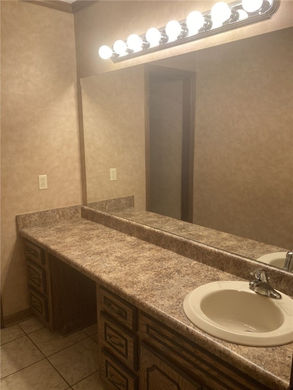 304 Tillotson Road Anderson, SC 29621 - Photo 18 of 29 Bath room Sit down Vanity off the hallway