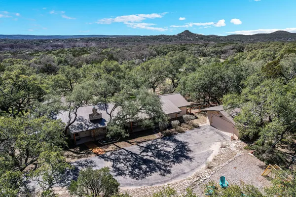 $849,000 | 200 West Meadow Lane, Wimberley, TX 78676