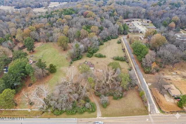 $300,000 | 1038 West Oak Grove Road, Hernando, MS 38632