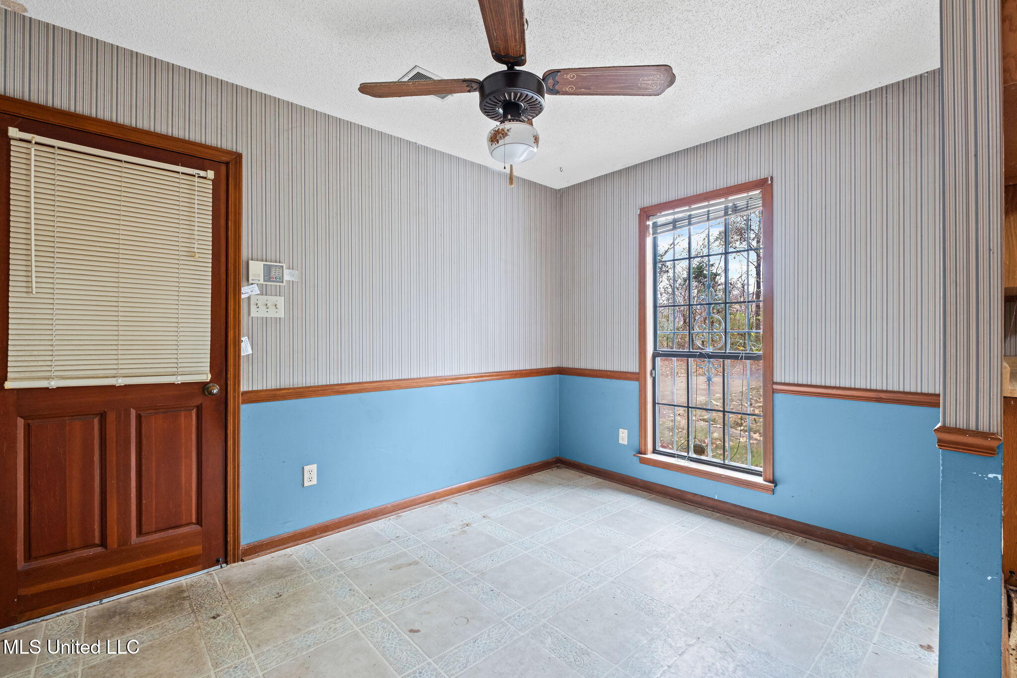 1038 West Oak Grove Road Hernando, MS 38632 - Photo 11 of 20 in Kitchen Dining Space/ Breakfast Knook