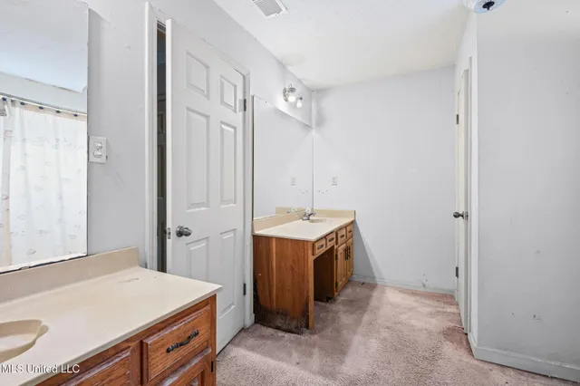 $300,000 | 1038 West Oak Grove Road, Hernando, MS 38632