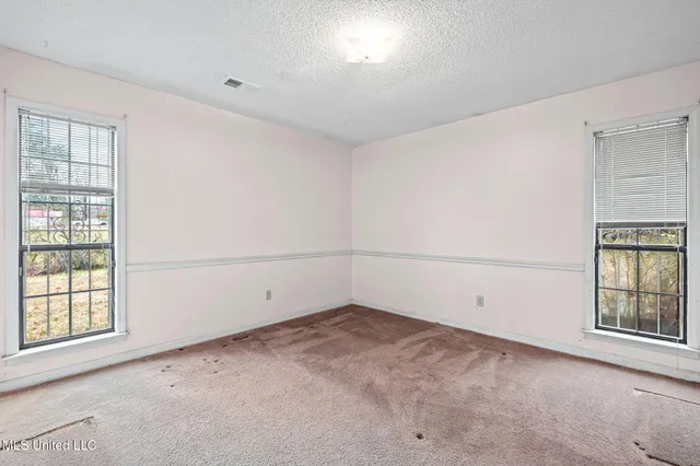 $300,000 | 1038 West Oak Grove Road, Hernando, MS 38632