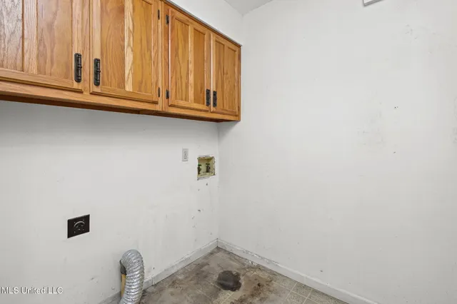 $300,000 | 1038 West Oak Grove Road, Hernando, MS 38632