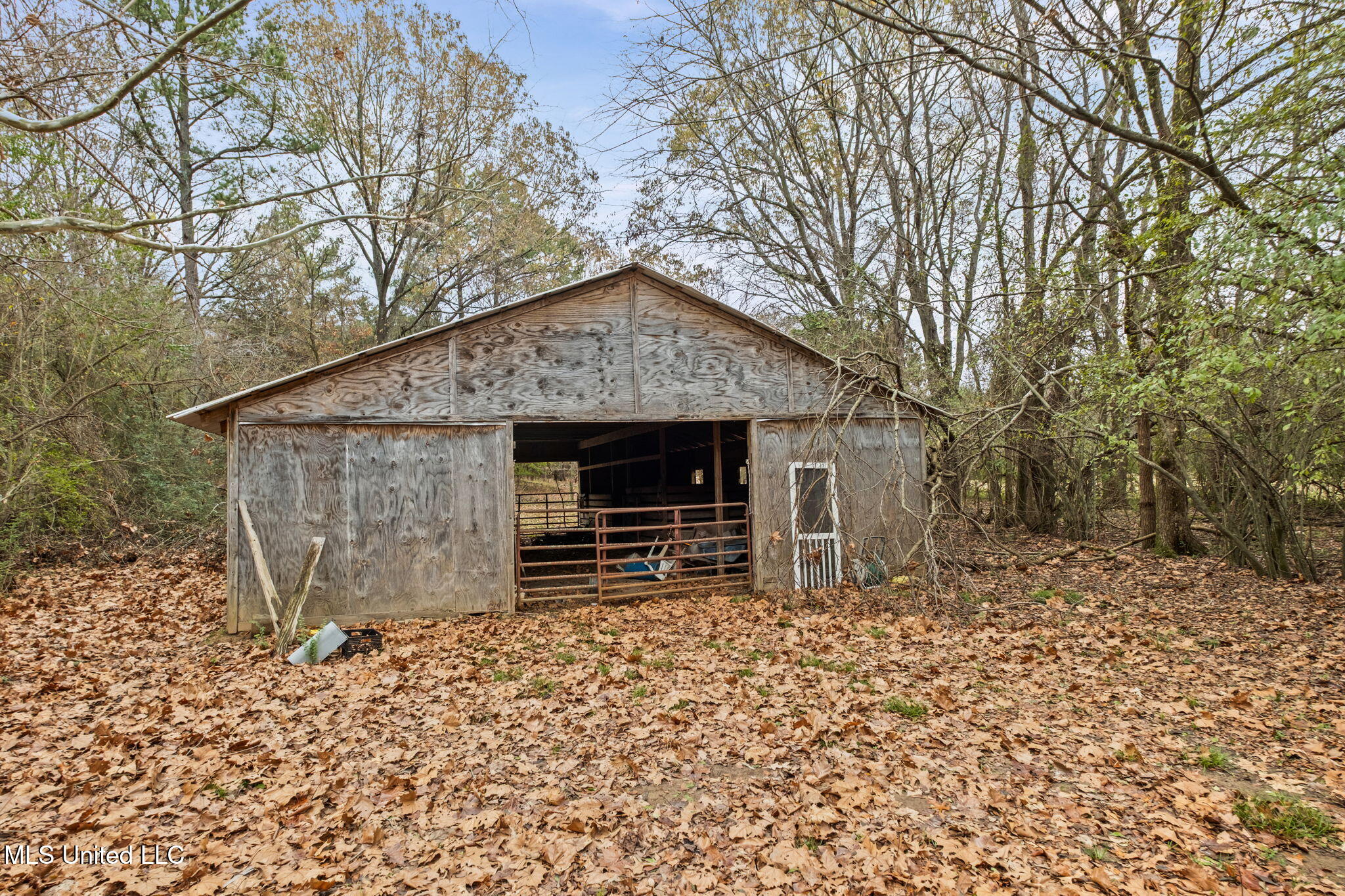 1038 West Oak Grove Road Hernando, MS 38632 - Photo 18 of 20 Horse Barn
