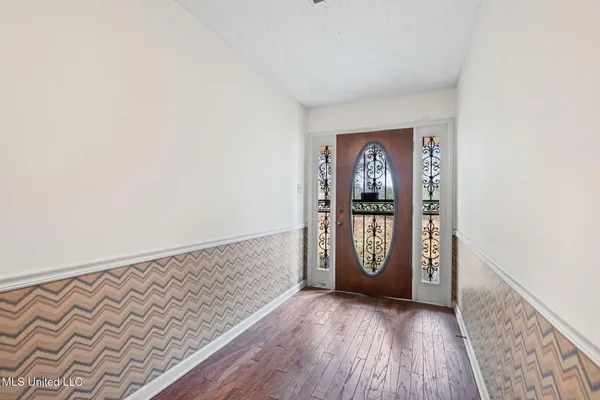 $300,000 | 1038 West Oak Grove Road, Hernando, MS 38632