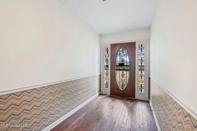 $300,000 | 1038 West Oak Grove Road, Hernando, MS 38632