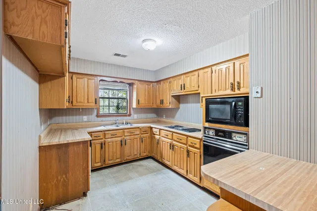 $300,000 | 1038 West Oak Grove Road, Hernando, MS 38632