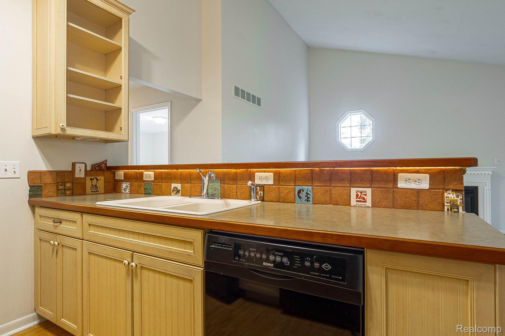205 George Street Flushing, MI 48433 - Photo 17 of 40 Kitchen w/view into the living room