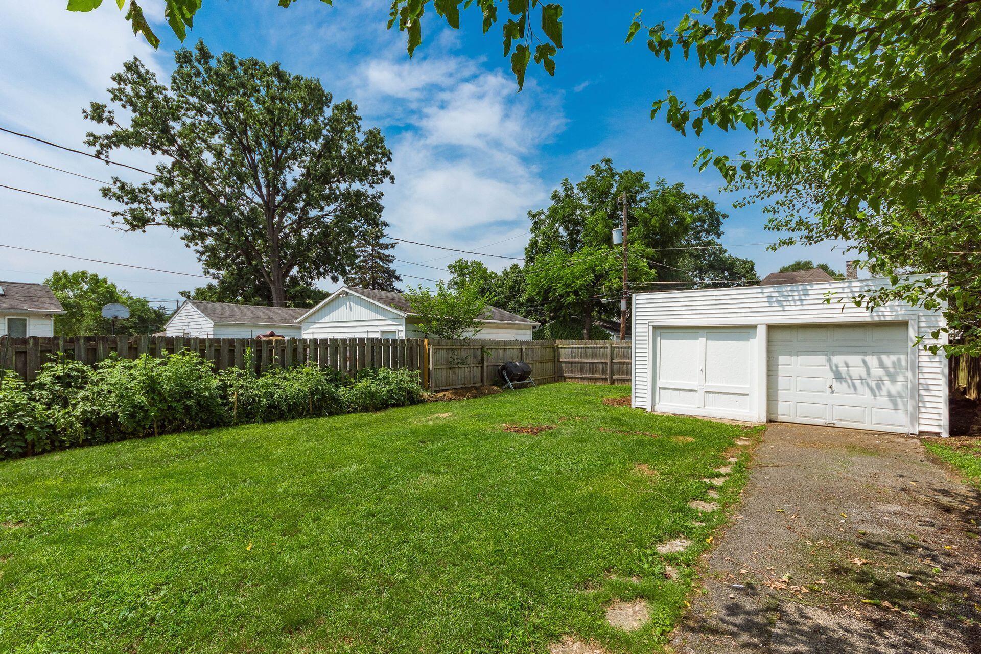 933 Vernon Road Columbus, OH 43209 - Photo 40 of 55 Garage & Backyard
