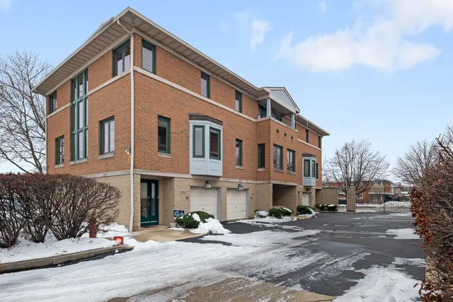 $399,000 | 3806 West Devon Avenue, Lincolnwood, IL 60712