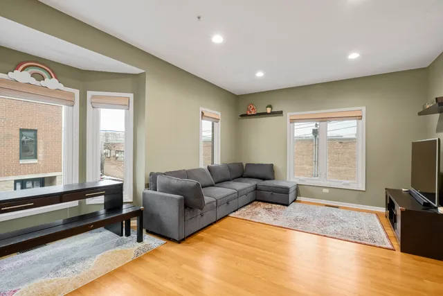 $399,000 | 3806 West Devon Avenue, Lincolnwood, IL 60712