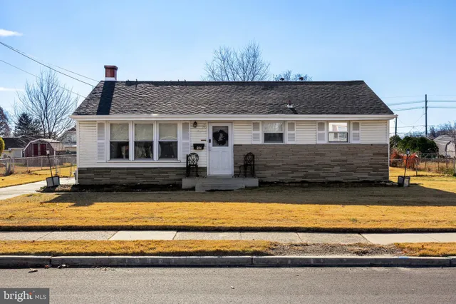 $300,000 | 10 Laclede Drive, Burlington, NJ 08016