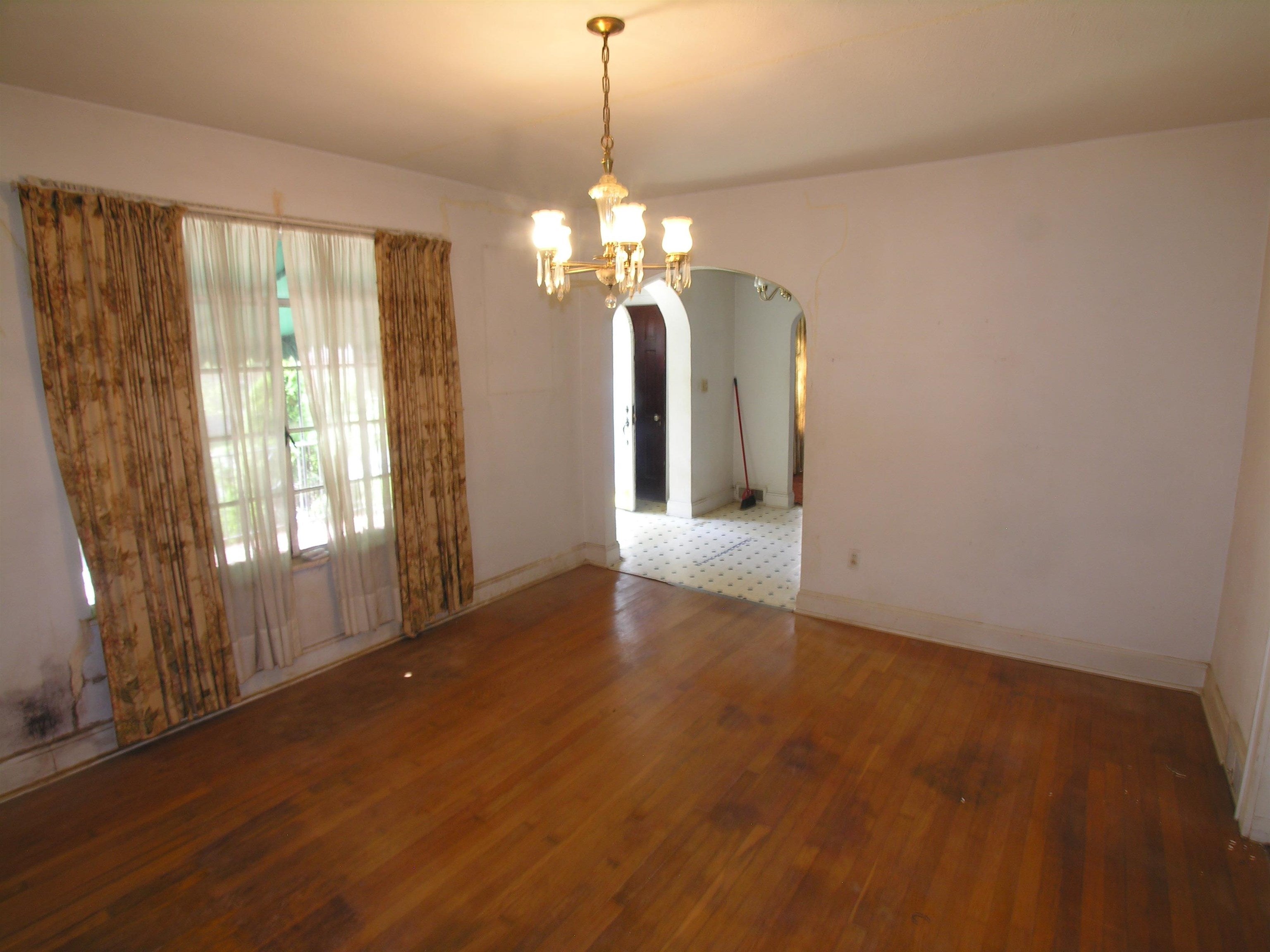 323 South Englewood Road Huntington, WV 25701 - Photo 4 of 25 Gallery Image 4
