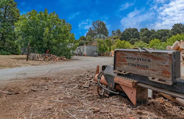 a view of a wooden bench sitting in backyard