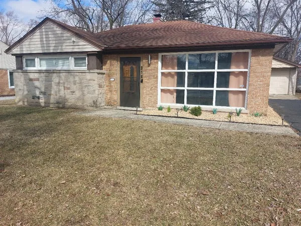 $153,000 | 318 Minocqua Street, Park Forest, IL 60466