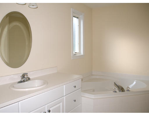 49 Whispering Brook Road, Unit 38 Marlborough, MA 01752 - Photo 6 of 7 Gallery Image 6