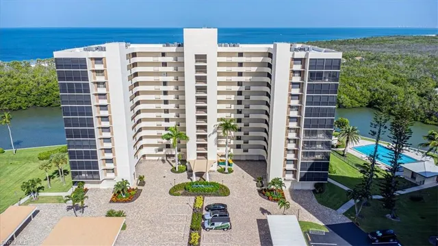 $647,000 | 15 Bluebill Avenue, Unit 806, Naples, FL 34108