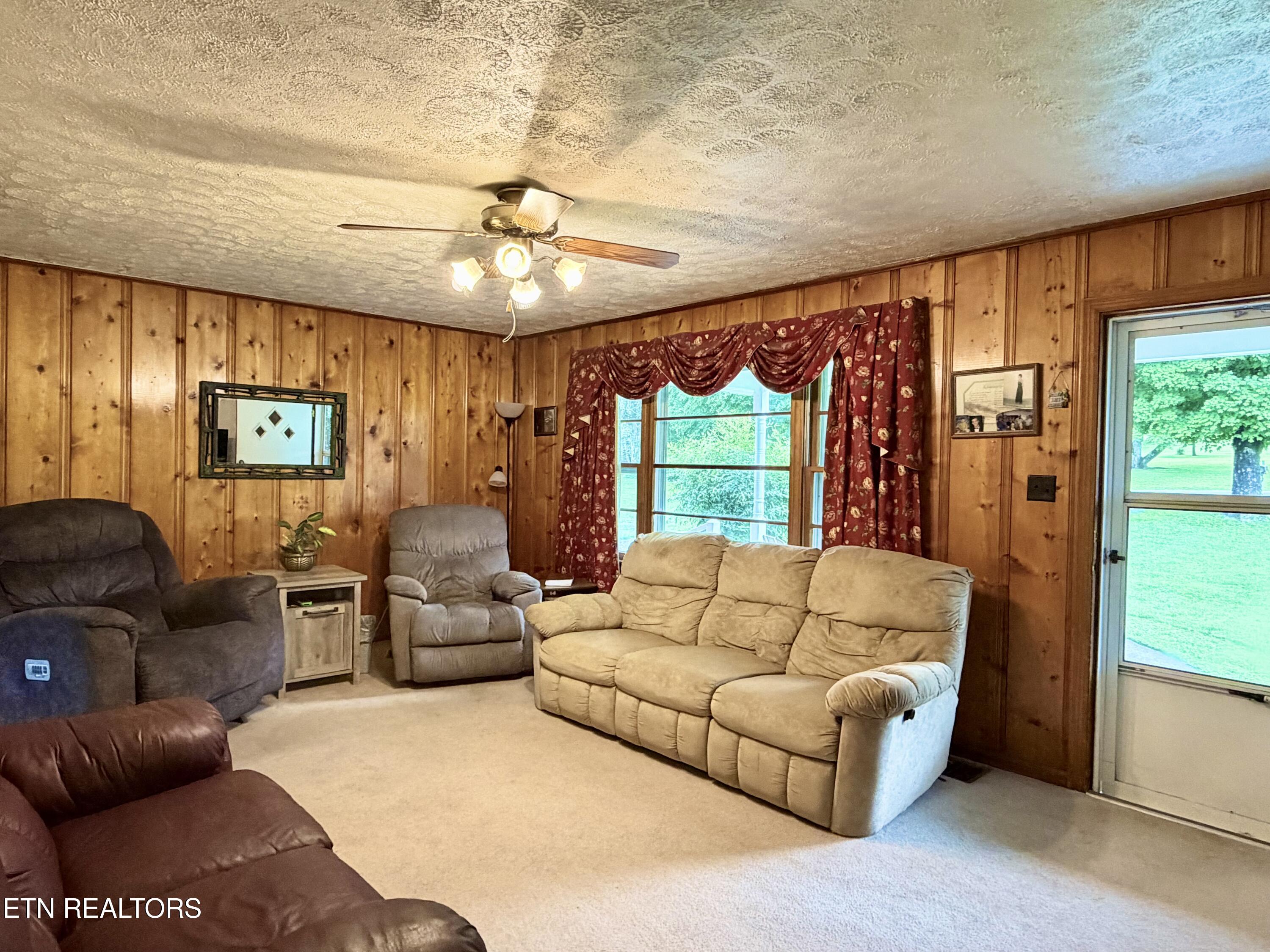 371 Pinecrest Road Jacksboro, TN 37757 - Photo 11 of 48 IMG_3286