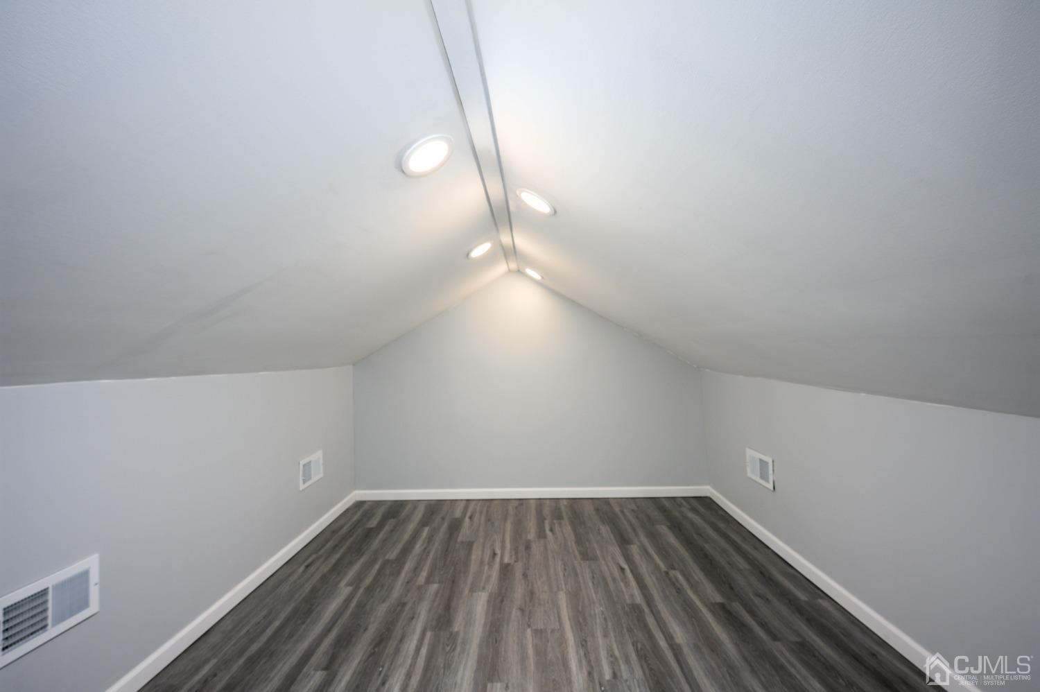 32 Meadow Road East Brunswick, NJ 08816 - Photo 22 of 28 Gallery Image 22