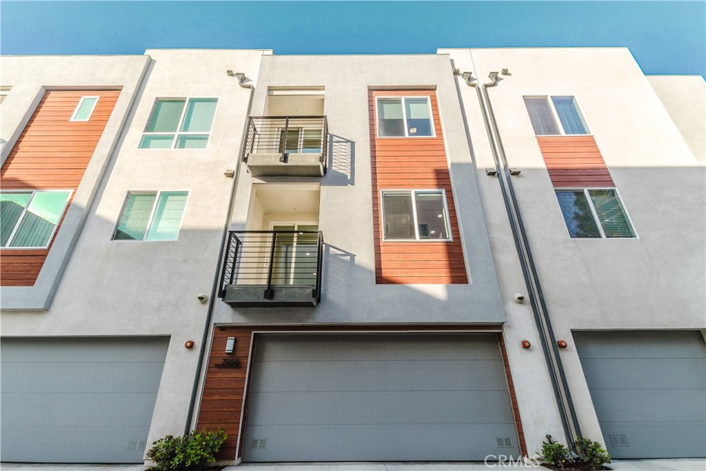7958 Telegraph Road Downey, CA 90240 - Photo 25 of 38 a view of a living room