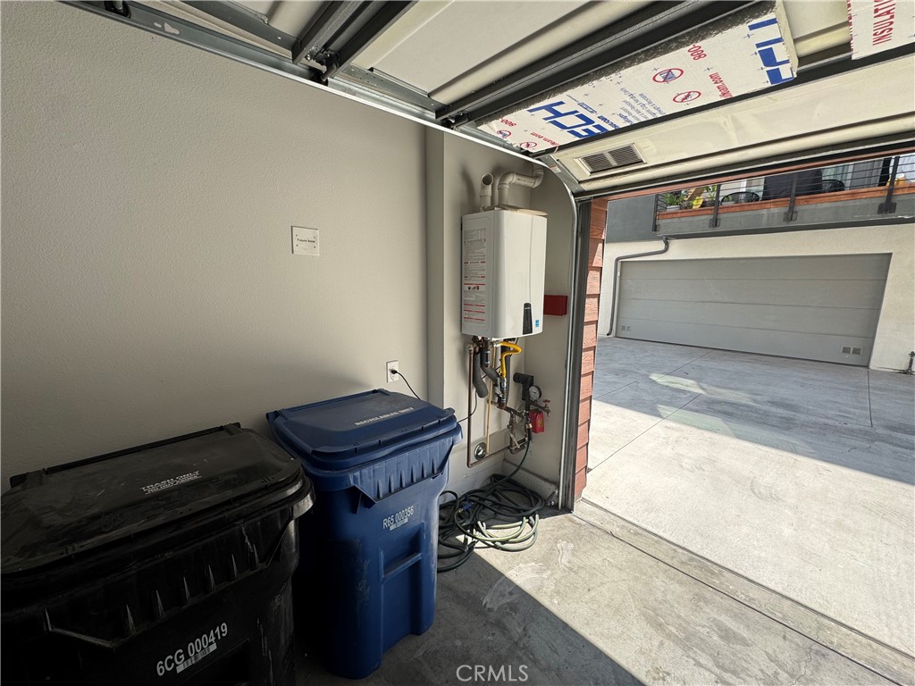 7958 Telegraph Road Downey, CA 90240 - Photo 28 of 38 a utility room with dryer and washer