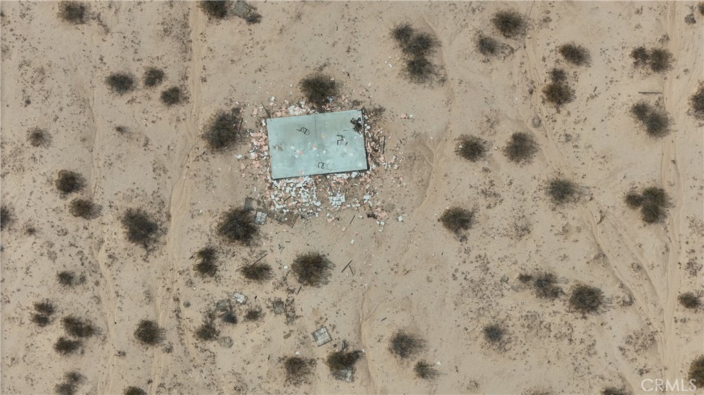 66220 Sonora Road Joshua Tree, CA 92252 - Photo 16 of 17 a bathroom with a bathtub