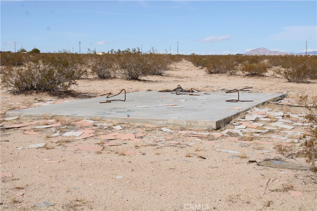 66220 Sonora Road Joshua Tree, CA 92252 - Photo 17 of 17 a view of beach and ocean
