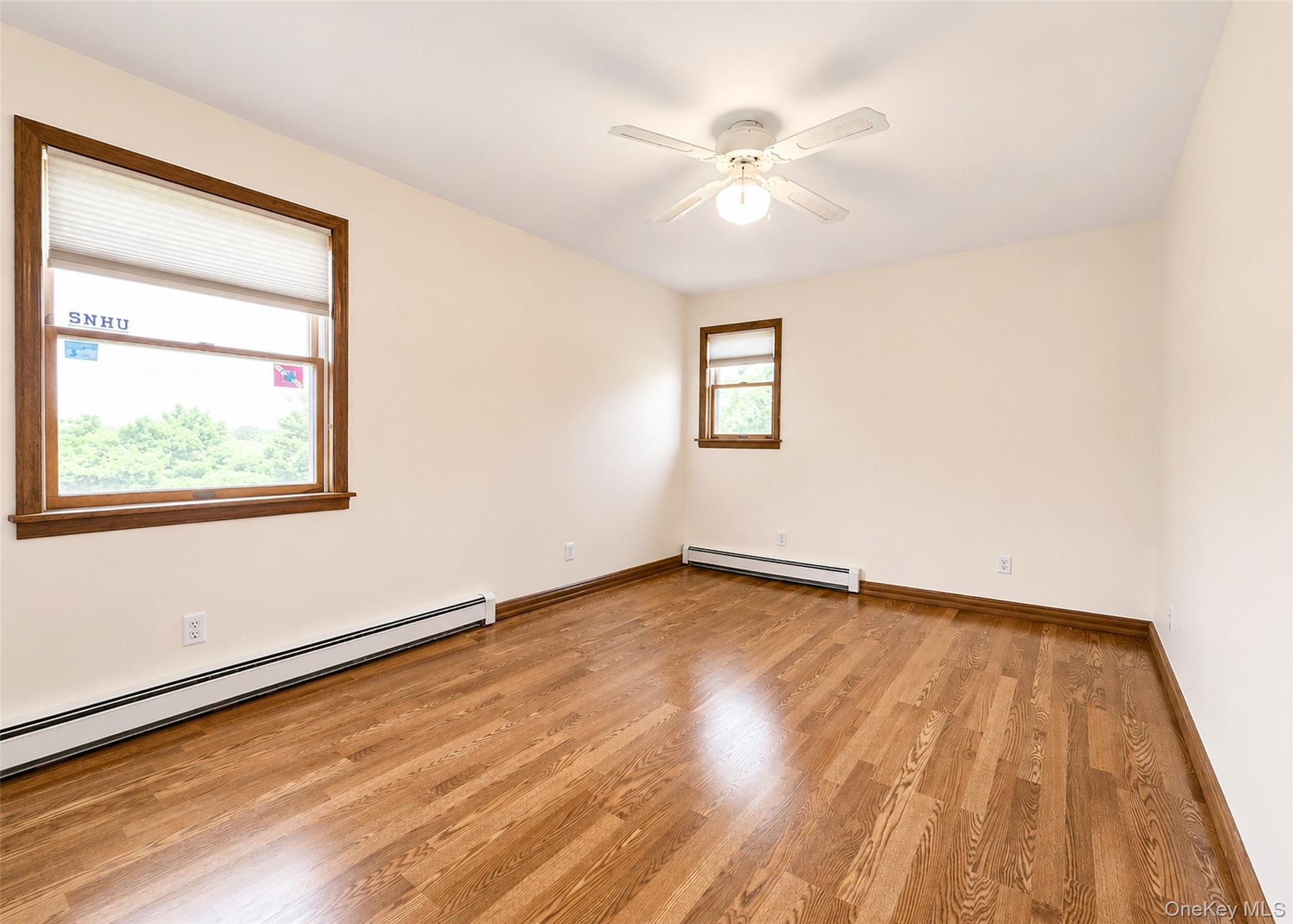 635 Farmveu Road Mattituck, NY 11952 - Photo 22 of 30 Bedroom upper level