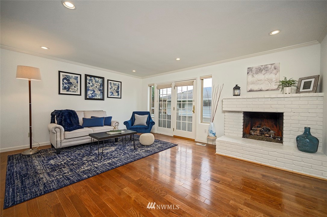 623 Main Street, Unit 2 Edmonds, WA 98020 - Photo 2 of 24