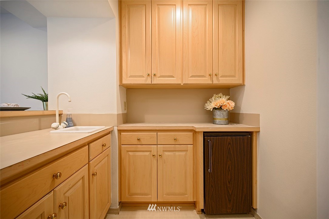 623 Main Street, Unit 2 Edmonds, WA 98020 - Photo 15 of 24