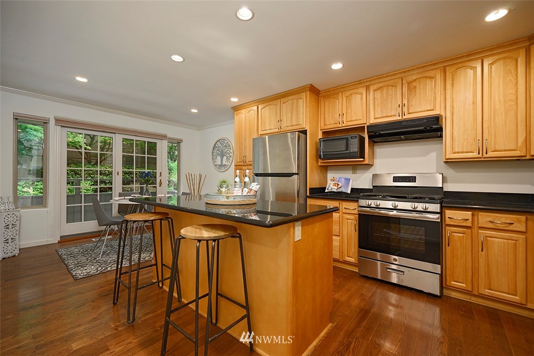623 Main Street, Unit 2 Edmonds, WA 98020 - Photo 3 of 24