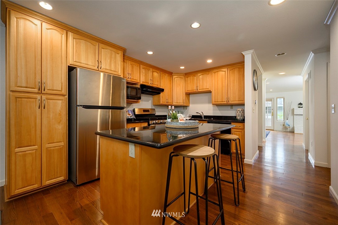 623 Main Street, Unit 2 Edmonds, WA 98020 - Photo 4 of 24