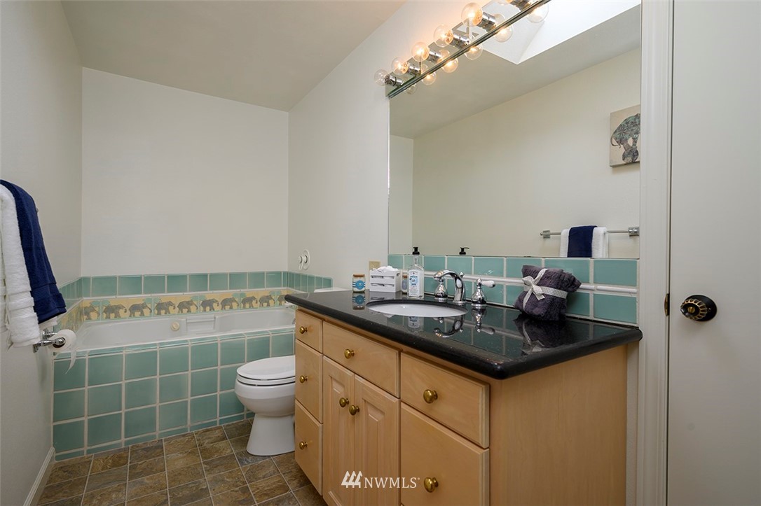 623 Main Street, Unit 2 Edmonds, WA 98020 - Photo 9 of 24