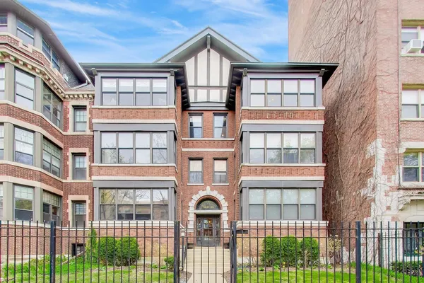 $600,000 | 5637 North Kenmore Avenue, Unit 3, Chicago, IL 60660