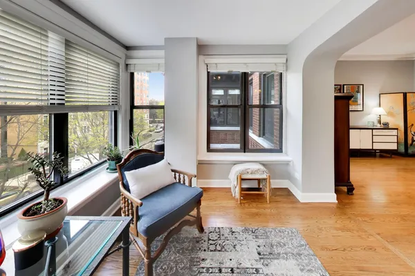 $600,000 | 5637 North Kenmore Avenue, Unit 3, Chicago, IL 60660