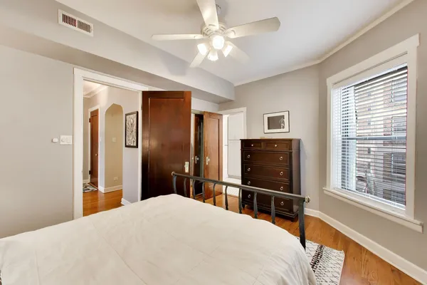 $600,000 | 5637 North Kenmore Avenue, Unit 3, Chicago, IL 60660