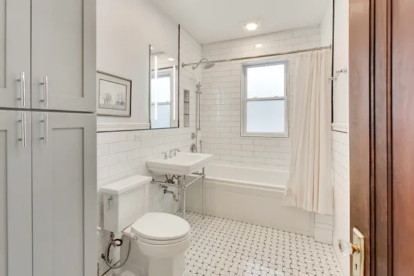 $600,000 | 5637 North Kenmore Avenue, Unit 3, Chicago, IL 60660
