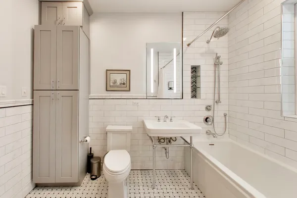 $600,000 | 5637 North Kenmore Avenue, Unit 3, Chicago, IL 60660