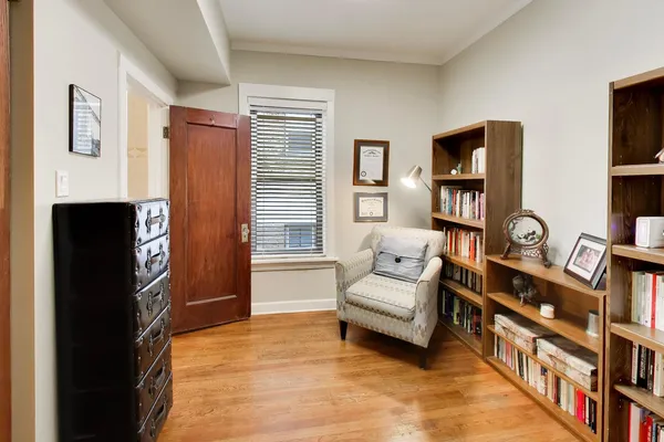 $600,000 | 5637 North Kenmore Avenue, Unit 3, Chicago, IL 60660