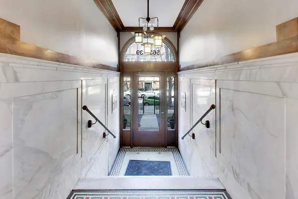 $600,000 | 5637 North Kenmore Avenue, Unit 3, Chicago, IL 60660