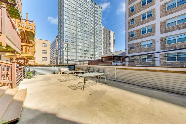 $600,000 | 5637 North Kenmore Avenue, Unit 3, Chicago, IL 60660