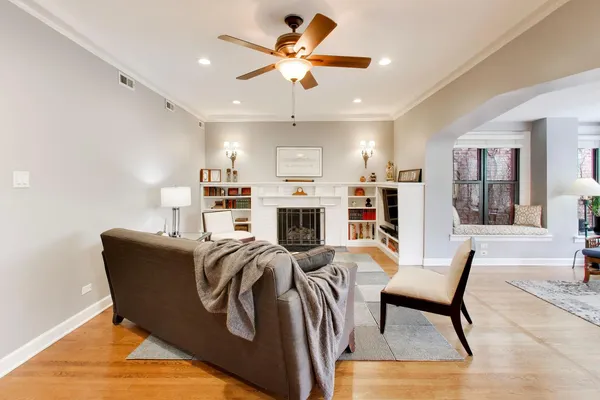 $600,000 | 5637 North Kenmore Avenue, Unit 3, Chicago, IL 60660