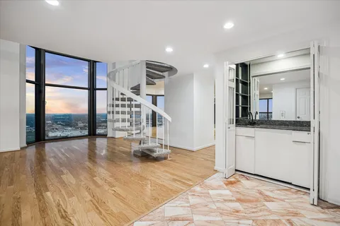 $995,000 | 2001 Holcombe Boulevard, Unit 4006, Houston, TX 77030