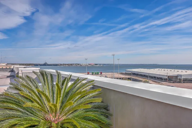 $4,990 | 5 Gadsdenboro Street, Unit 511, Charleston, SC 29401