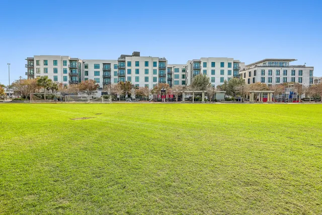 $4,990 | 5 Gadsdenboro Street, Unit 511, Charleston, SC 29401