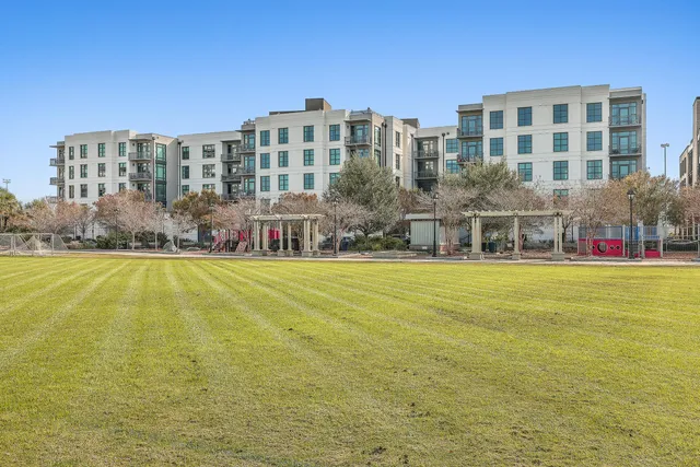 $4,990 | 5 Gadsdenboro Street, Unit 511, Charleston, SC 29401