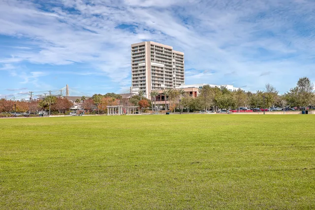 $4,990 | 5 Gadsdenboro Street, Unit 511, Charleston, SC 29401