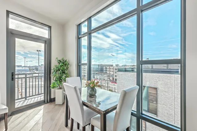 $4,990 | 5 Gadsdenboro Street, Unit 511, Charleston, SC 29401