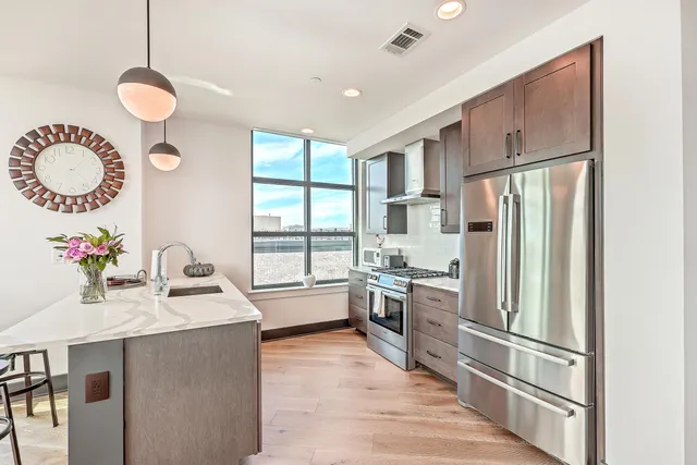 $4,990 | 5 Gadsdenboro Street, Unit 511, Charleston, SC 29401