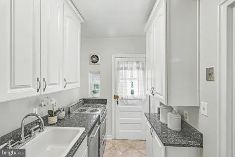 $285,000 | 211 East Glebe Road, Unit D, Alexandria, VA 22305